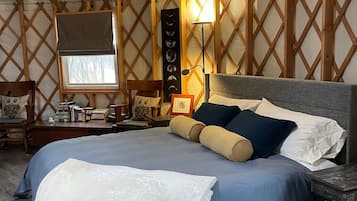 1 habitación, tabla de planchar con plancha y ropa de cama