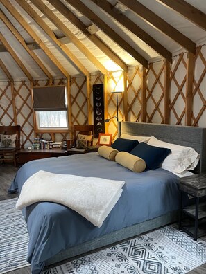 1 bedroom, iron/ironing board, bed sheets - Off grid yurt in birding area, access to State Rec. trail and Whiteface river (Meadowlands)