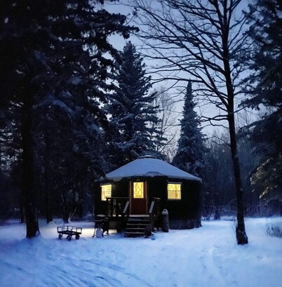 Off grid yurt in birding area, access to State Rec. trail and Whiteface river