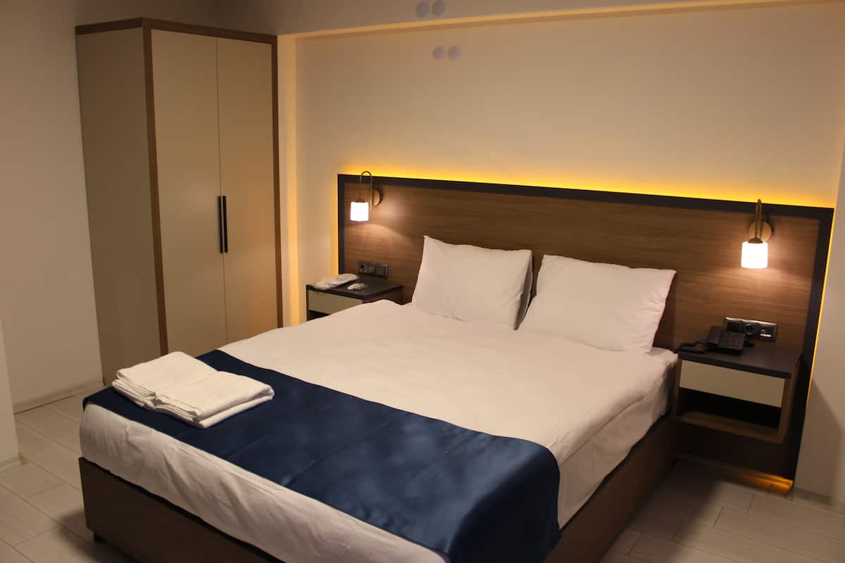 Habitación básica doble de uso individual | Sábanas de algodón egipcio y ropa de cama de alta calidad