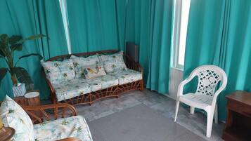 Smart-TV, DVD-Player, BĂŒcher