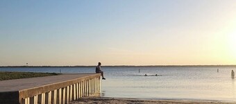 Sebring's lil sister town! Huge fenced yard. Pets welcome. Swimming lake nearby.