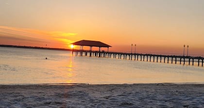 Sebring's lil sister town! Huge fenced yard. Pets welcome. Swimming lake nearby.