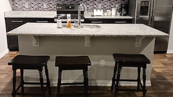 Micro-ondas, fogão, cooktop, lava-louças