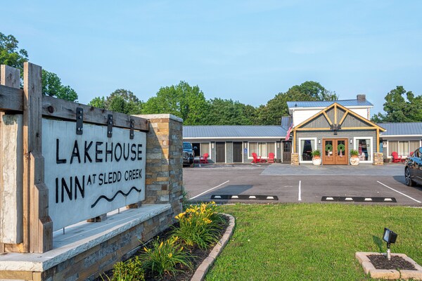 The Lakehouse Inn At Sledd Creek - Kentucky Lake