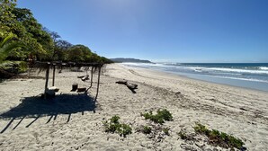 På stranden