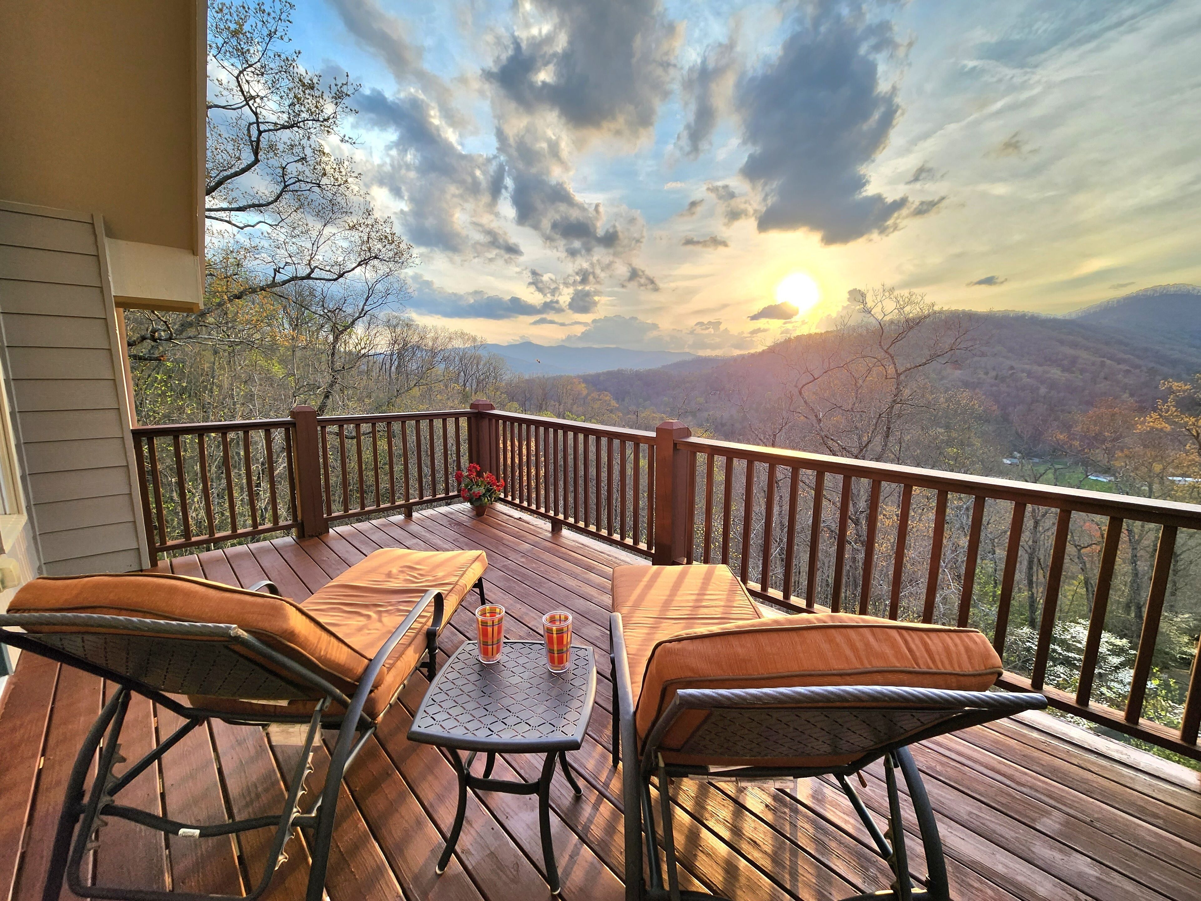 Eagle Ridge Overlook-Hot Tub-Fireplace- Amazing View