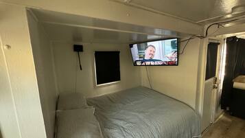1 bedroom, in-room safe, desk, WiFi (free)