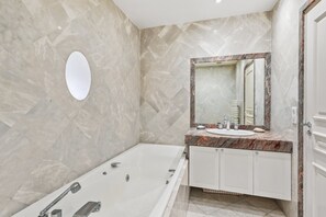 Hair dryer, towels - La Maison des Rois - With garden and Jacuzzi (Rueil-Malmaison)