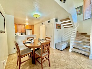 Dining - Sabino Canyon Condo w/ Pool and Spa (Tucson)
