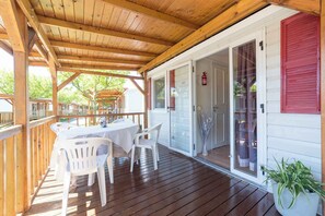 Outdoor dining - Mobilehome with terrace, air conditioning and pool (Fondotoce di Verbania)