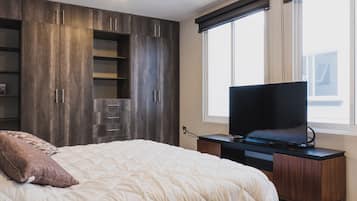 3 bedrooms, desk, iron/ironing board, WiFi