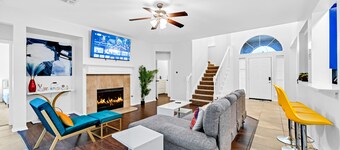 4 BR w/pool, 10 min to Six flags, AT&T Stadium & Globe life park 