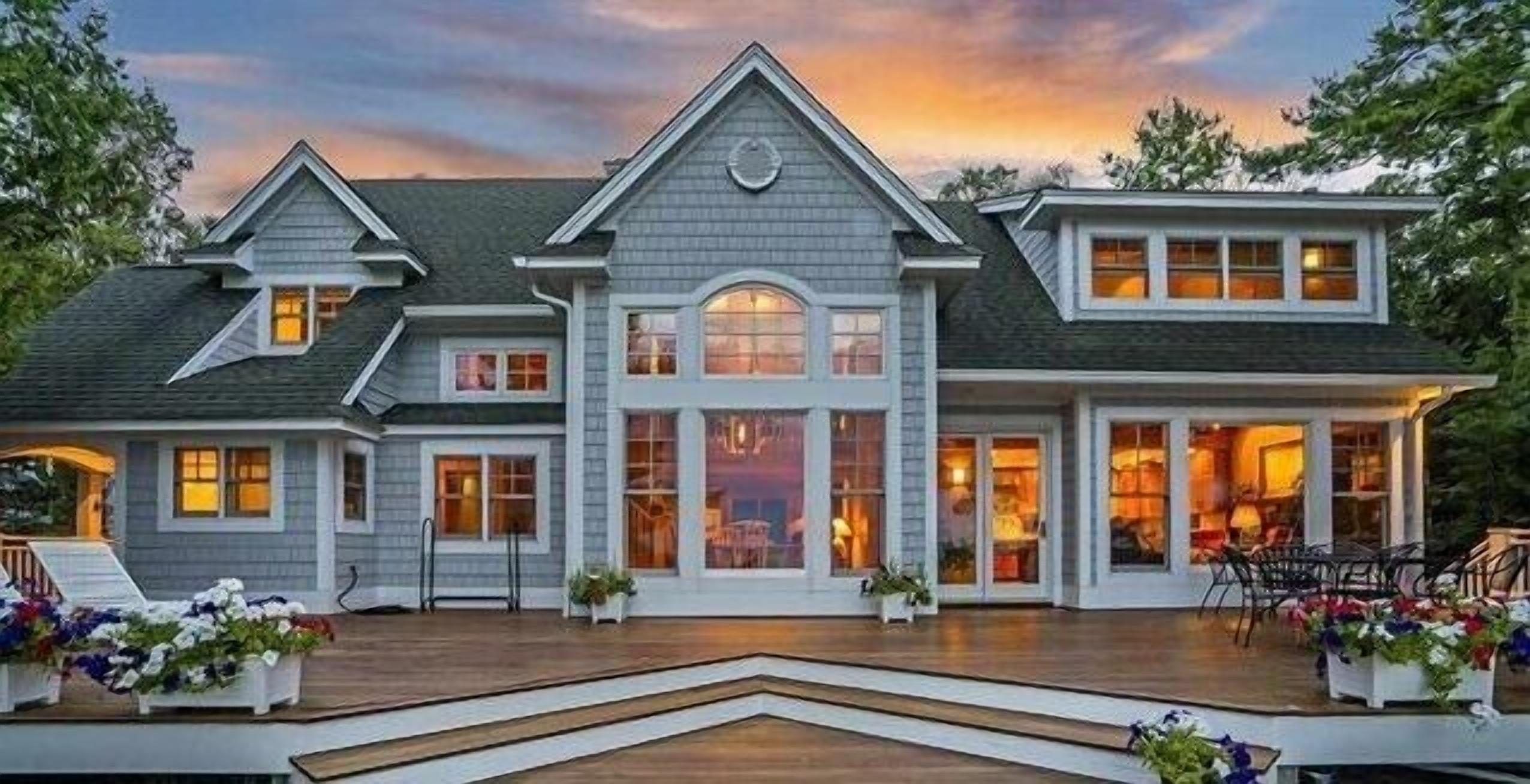 BEAUTIFUL LAKE MICHIGAN HOME