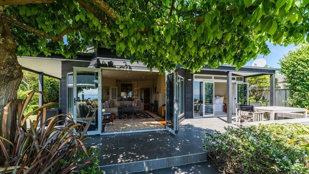 Terrace/patio - Absolute Lake Front - 5 Mile Bay. Lakes edge with uninterrupted views,  kayak for you to use. (Taupo)