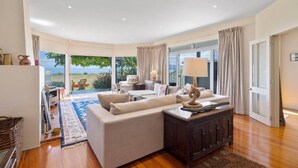 TV, fireplace - Absolute Lake Front - 5 Mile Bay. Lakes edge with uninterrupted views,  kayak for you to use. (Taupo)