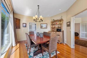 Dining - Absolute Lake Front - 5 Mile Bay. Lakes edge with uninterrupted views,  kayak for you to use. (Taupo)