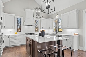 ثلاجة، ميكروويف، فرن، موقد طهي مسطح