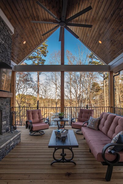 Lakeside Haven with Gourmet Kitchen