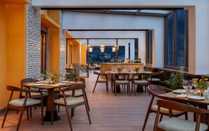 Petit déjeuner buffet (1300 INR par personne)