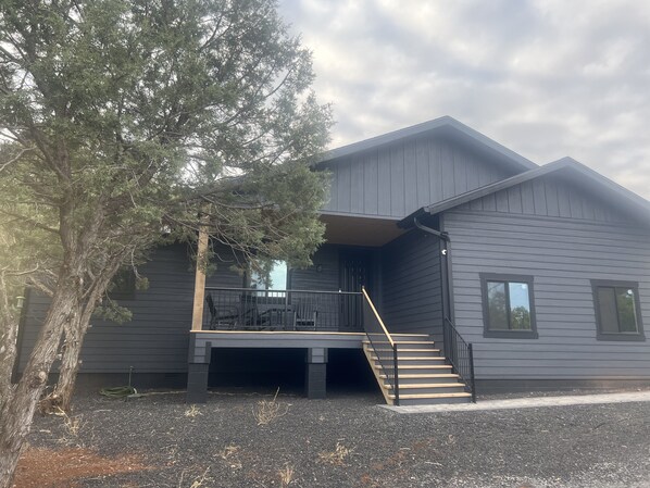 A modern two-story house with a covered porch and a staircase leading to the upper level. - GameRoom, Jacuzzi, Fenced back,Park, BMX, Skatepark, Pickleball walking distance (Show Low)