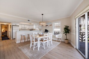 Dining - Cypress & Sun on Gulf – Water Views, Beach Access, Fishing Dock & Coastal Comfort (Indian Rocks Beach)