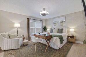 3 bedrooms, free WiFi - Cypress & Sun on Gulf – Water Views, Beach Access, Fishing Dock & Coastal Comfort (Indian Rocks Beach)