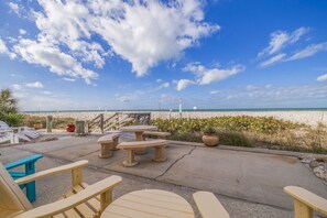 Outdoor dining - Cypress & Sun on Gulf – Water Views, Beach Access, Fishing Dock & Coastal Comfort (Indian Rocks Beach)