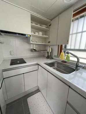 Fridge, microwave, oven, stovetop - Warm and spacious Studio @Gangnam (Seoul)