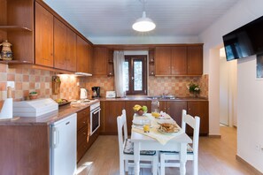 Fridge, microwave, oven, coffee/tea maker - Step into Serene Living: Aglaia Studio's Tranquil Paxos Retreat (Loggos)