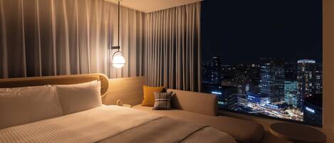 Cortinas blackout, wifi gratis y ropa de cama