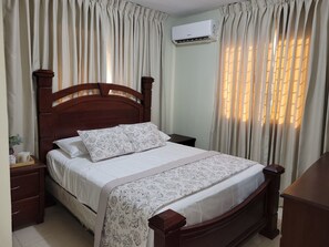 3 bedrooms, iron/ironing board, free WiFi, bed sheets