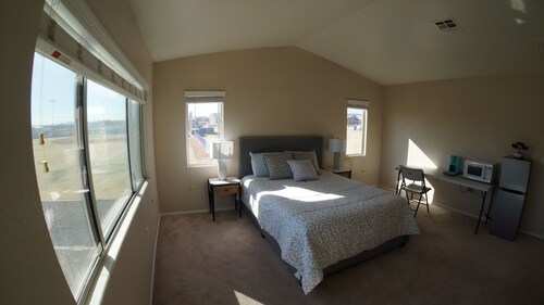 Spectacular Master Bedroom 15 Minutes to Las Vegas Strip