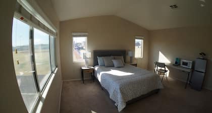 Spectacular Master Bedroom 15 Minutes to Las Vegas Strip
