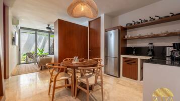 Full-size fridge, microwave, toaster, blender