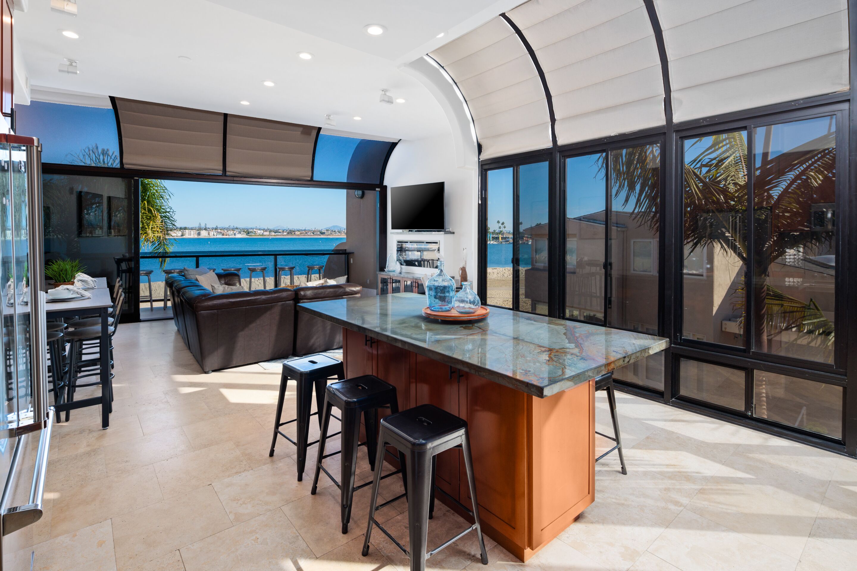 TV connectée, cheminée, médiathèque