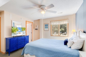 4 bedrooms, desk, free WiFi, bed sheets - Mighty Duck: Hot Tub, Fire Pit, Game Room, Duck OBX (Duck)