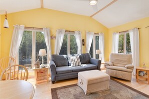 TV, fireplace, foosball - 2160 Mighty Duck * 8 Min Walk to Beach (Duck)