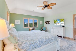 4 bedrooms, desk, free WiFi, bed sheets - Mighty Duck: Hot Tub, Fire Pit, Game Room, Duck OBX (Duck)