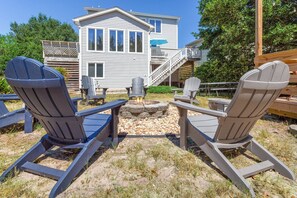 Terrace/patio - Mighty Duck: Hot Tub, Fire Pit, Game Room, Duck OBX (Duck)