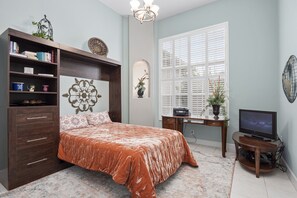 5 Schlafzimmer, Zimmersafe, Schreibtisch, Bügeleisen/Bügelbrett