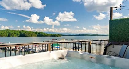 Lakeside -Lake Hair Don't Care Villa - your villa is located just steps from Douglas Lake