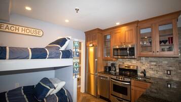 Studio, Multiple Beds, Kitchen, Beach View | Private kitchen | Fridge, microwave, oven, stovetop