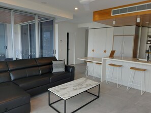 Smart TV - Beach Life (Alexandra Headland)