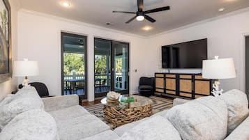 House, Multiple Beds, Kitchen, Golf View | Living area