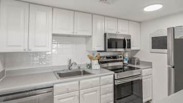 Villa, Multiple Beds, Kitchen, Ocean View | Private kitchen | Fridge, microwave, oven, stovetop