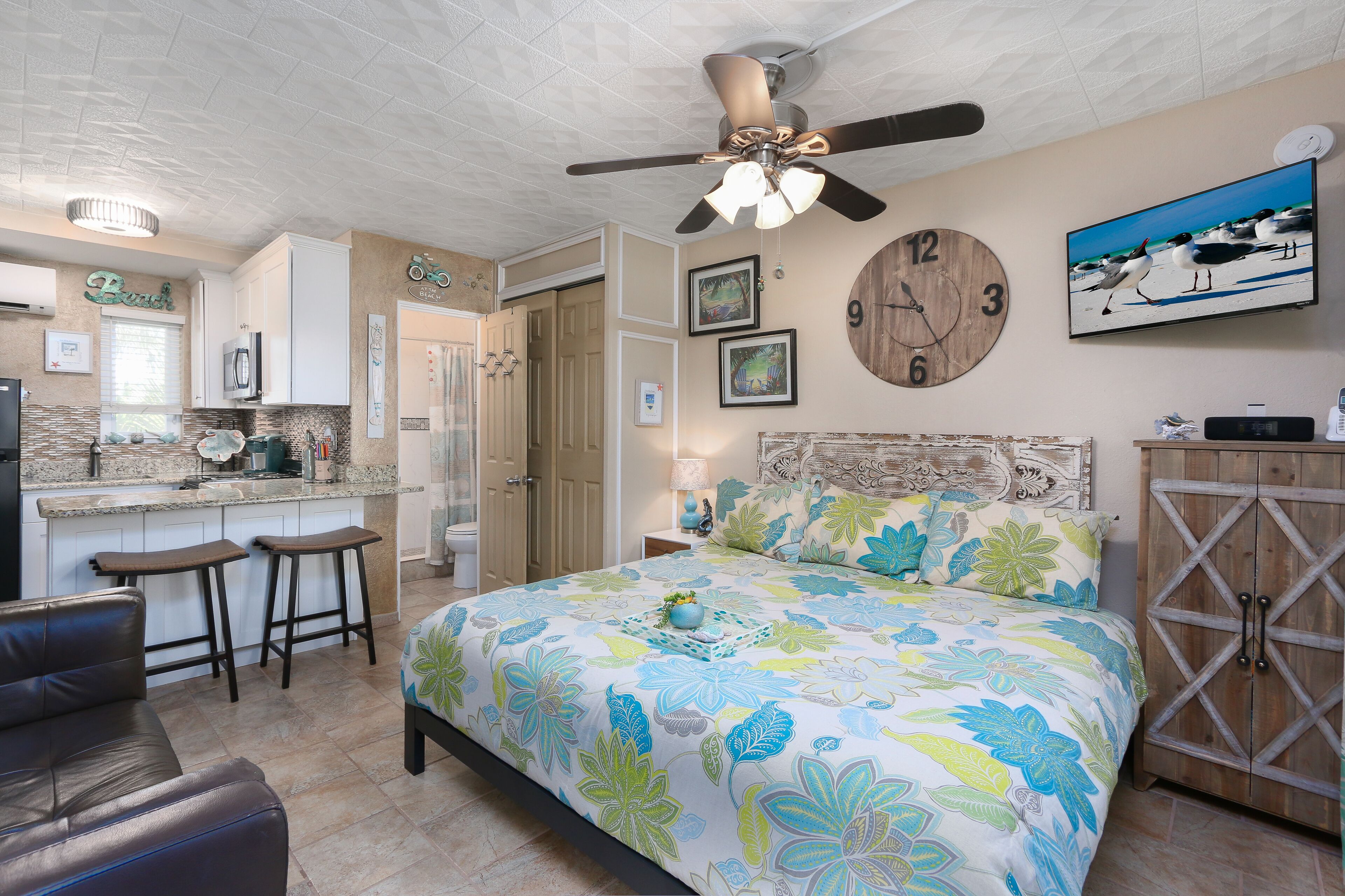 Tropic Terrace Suite #38 - Beachfront Resort