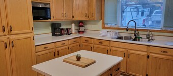 Charming, cozy, lakefront home in the Canadian woodlands. Natural beauty!