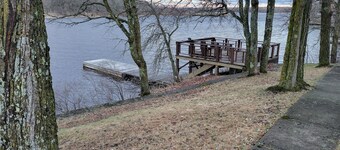 Charming, cozy, lakefront home in the Canadian woodlands. Natural beauty!