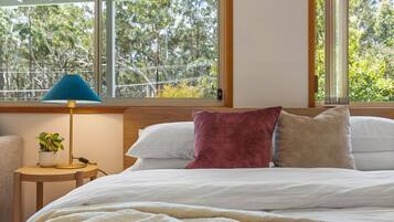 4 bedrooms, iron/ironing board, travel crib, free WiFi